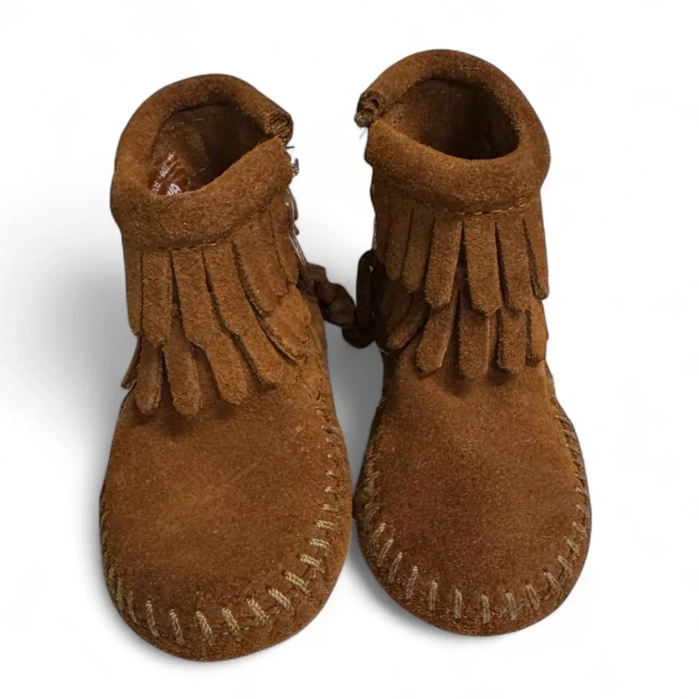 Minnetonka Kids Tan Moccasin Boots with Fringe Size 2